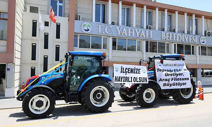 Yahyalı Belediyesi araç filosunu güçlendirdi: 2 yeni traktör hizmete alındı