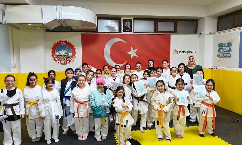 Yeşilay'dan sporcu gençlere 'bağımlılıkla mücadele seminerleri'