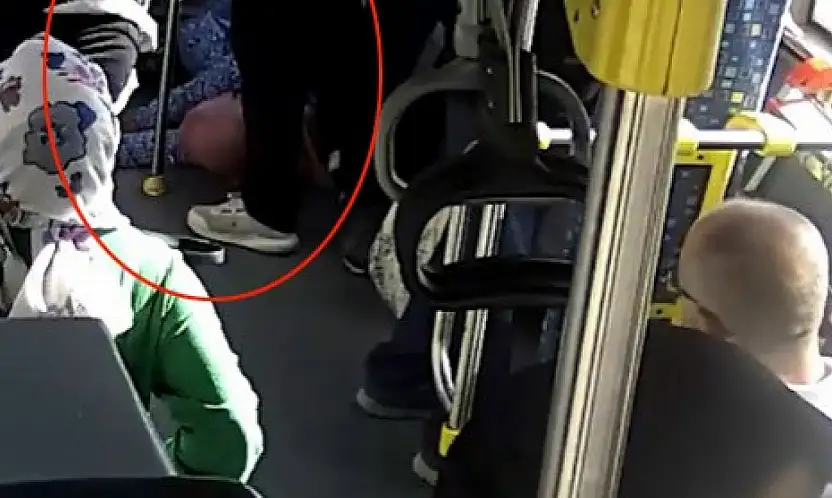 Yolcu fenalaştı, otobüs güzergah değiştirdi