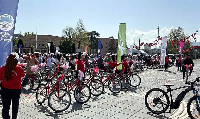 Yüzlerce anne Anneler Günü'nde pedalladı