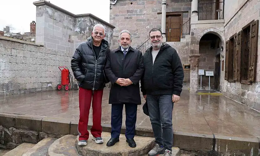 Zafer Algöz'den Sahaaflar Çarşısı'na tam not